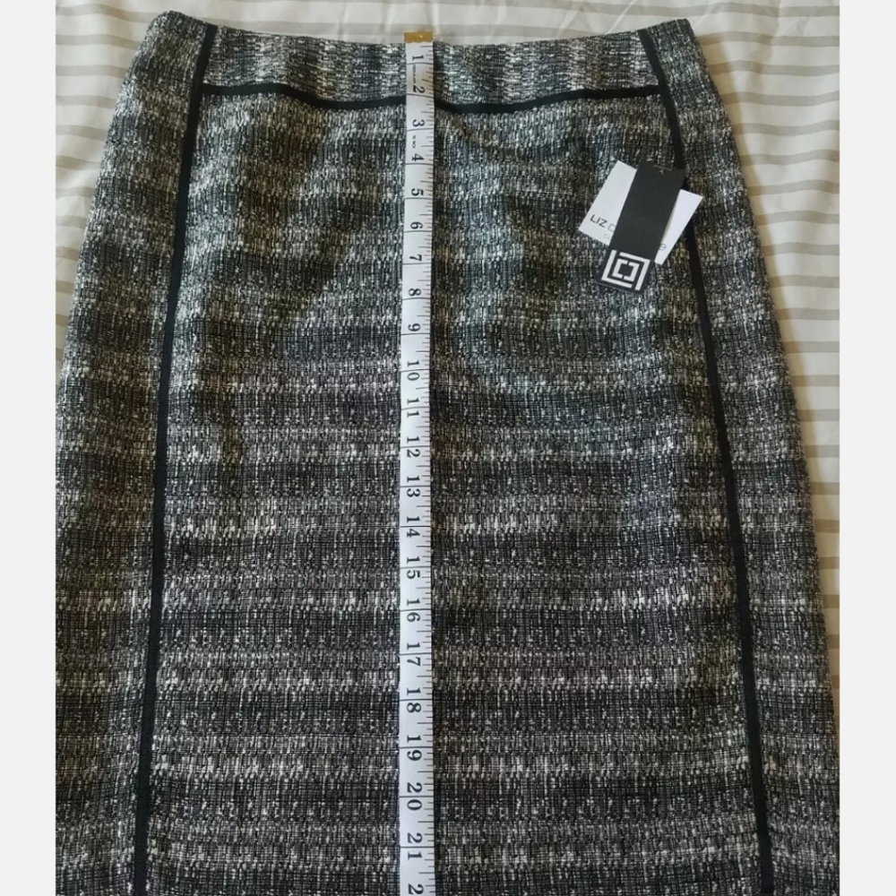 Liz Claiborne Black and white skirt size 6
